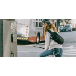 CHROME Kadet Sling Bag - 9 L - Lucas Beaufort -Bicycle Accessories Store bg 196 blck kadet sling bag umhaengetasche 9l 3 1539322 1