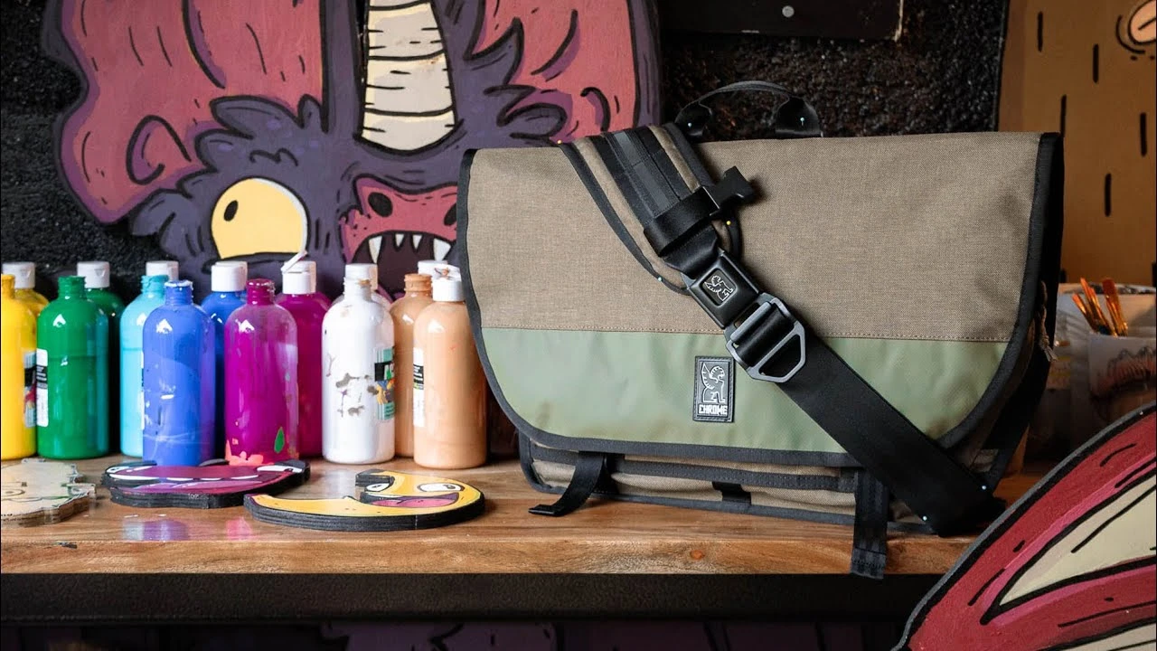 CHROME Buran III Laptop Messenger Bag - 24L - Fog 8 CHROME Buran III Laptop Messenger Bag - 24L - Fog - Image 6