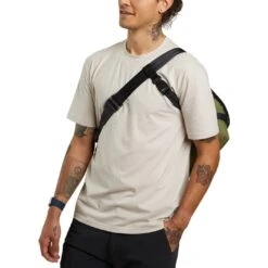 CHROME Simple Messenger MD - 15L - Olive Branch -Bicycle Accessories Store bg 332 olbr simple messenger md 12l kuriertasche olive branch 7 1220398