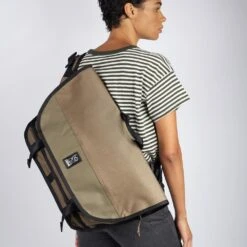 CHROME Buran III Laptop Messenger Bag - 24L - Black -Bicycle Accessories Store chrome industries buran iii black 06 979659